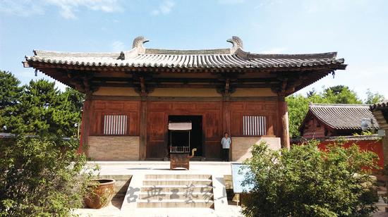 山西南禅寺大殿,为中国现存最早的唐代木构建筑。