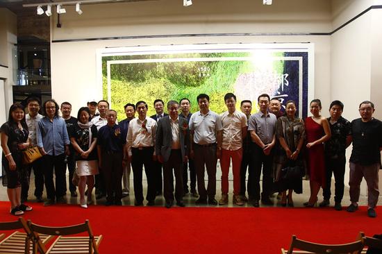 花都北京：李庚教授作品展开幕式现场嘉宾合影