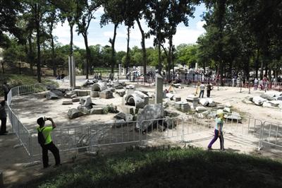 2015年6月13日，圆明园西洋楼遗址，“养雀笼”作为第一处公众考古场所面向社会开放。新京报记者 浦峰 摄