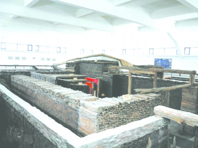大葆台西汉墓博物馆内复原的墓室