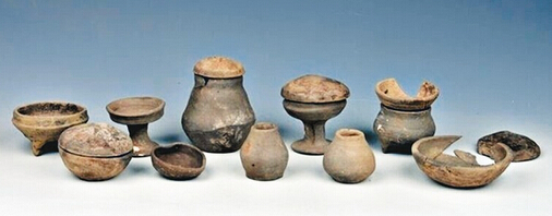 M22墓中出土的陶器组合