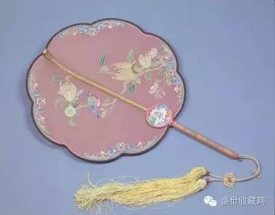 清 绛色纳纱绣佛手花鸟檀柄团扇 通长47.3cm,扇宽33cm