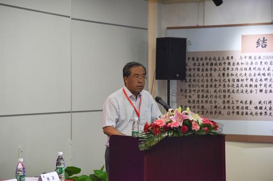 　　魏坚 中国人民大学历史学院教授，博导，中国北方民族考古研究所所长，中国岩画学会常务理事、副会长，《中国岩画》期刊专家委员会委员