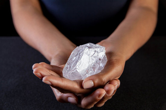 这颗卢卡拉钻石名为“Lesedi La Rona”，在茨瓦纳语是“我们的光芒”的意思。