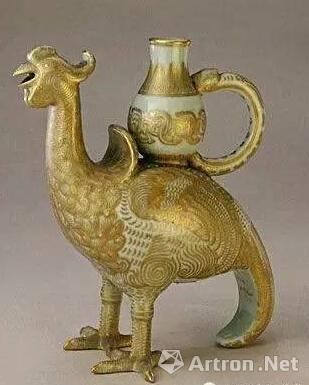 东青釉描金天鸡花浇,清乾隆,高18.3cm,口径2.3cm