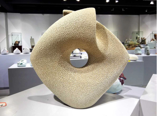 首届“CHINA·中国”中国陶瓷艺术设计大展·艺术瓷金奖作品《无极》 刘志军