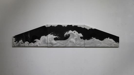 鲍瑶，《谲·象》系列3 尺寸是215×45cm 木板铅笔 树脂