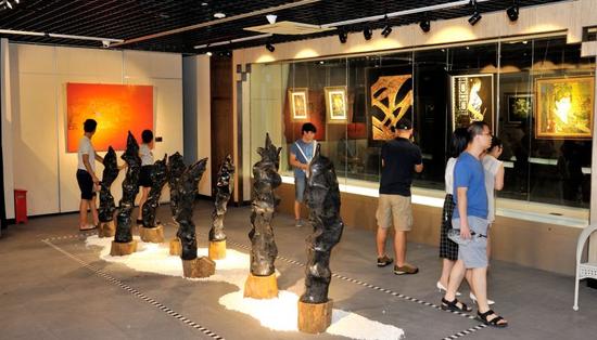 闽江学院专场‘2016“传承•延异”当代漆艺展’现场