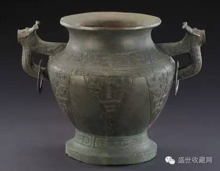 夔纹龙耳套环青铜罍 春秋时期
现藏于内蒙古博物馆