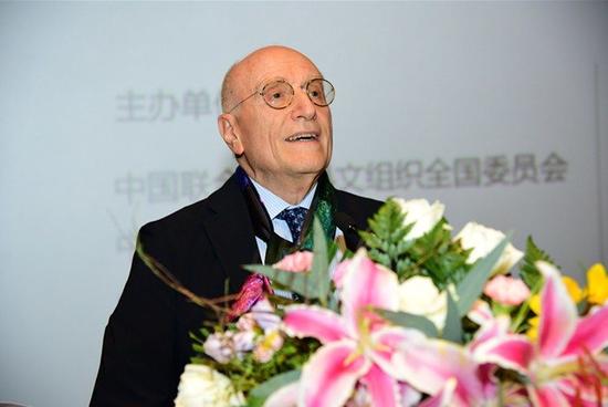 4-意大利外交部前总秘书长、威尼斯国际大学校长、“韩美林全球巡展”主席及总策展人翁贝托·万达尼发言致辞