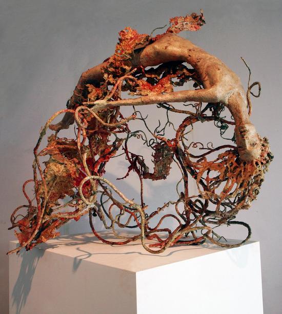 张松涛作品：《后花园》纸浆110cm×70cm×120cm--张松涛2000