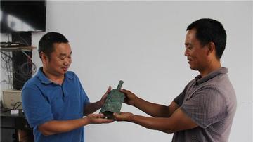 暴雨冲出青铜器 农民上交获2万