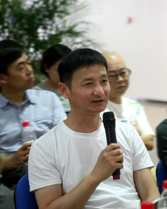 著名艺术批评家、策展人杨卫在研讨座谈会上发言
