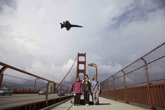 LIN YILIN_GOLDEN BRIDGE_2011_CHROMOGENIC PRINT