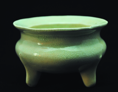 鬲式香炉始终是宋瓷中引人注目的经典款式_瓷器陶艺_新浪收藏_新浪网