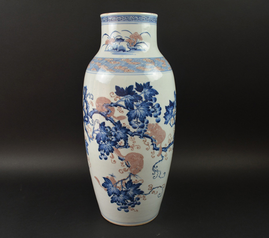清雍正 青花松鼠葡萄花瓶 高50cm
