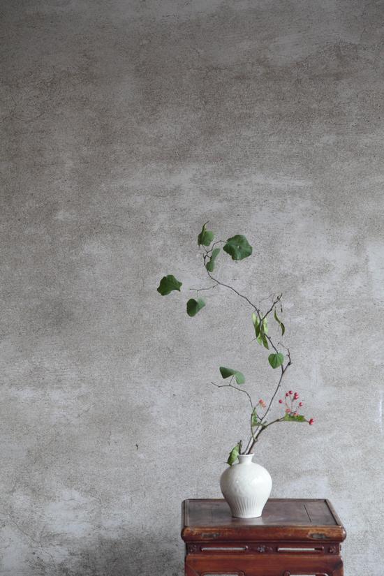 宋朝 白釉暗纹广口瓶(全品)现藏于北京老窑瓷博物馆 高:14.7cm