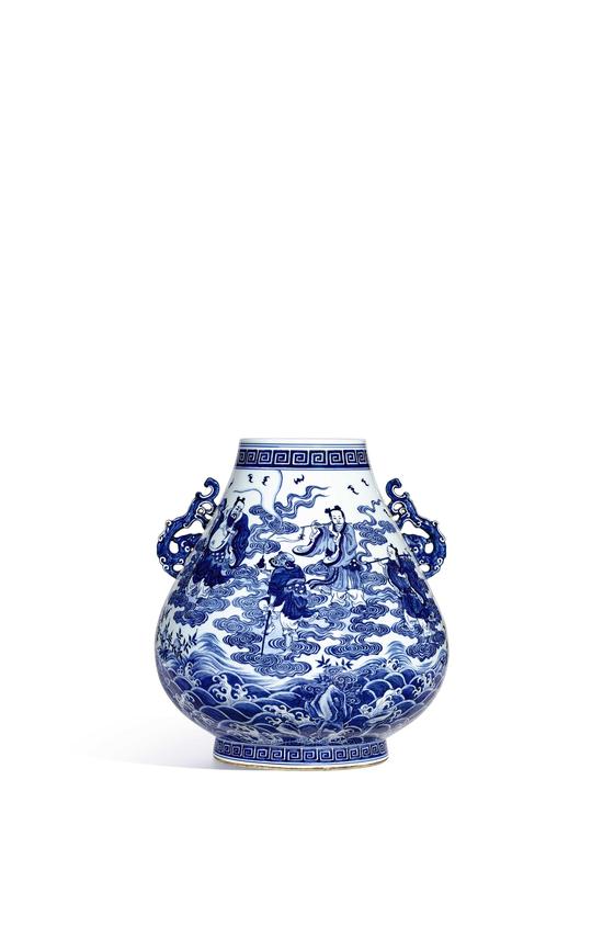 清乾隆 青花八仙贺寿螭耳尊
《大清乾隆年制》款