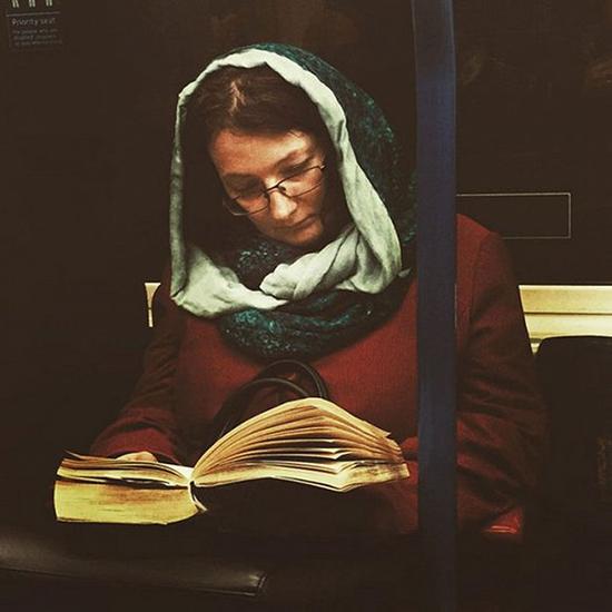 摄影师把伦敦地铁的上班族都搞成了文艺复兴油画