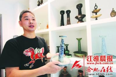 葛涛收藏了千盏油灯,他希望能让更多人了解油灯历史。