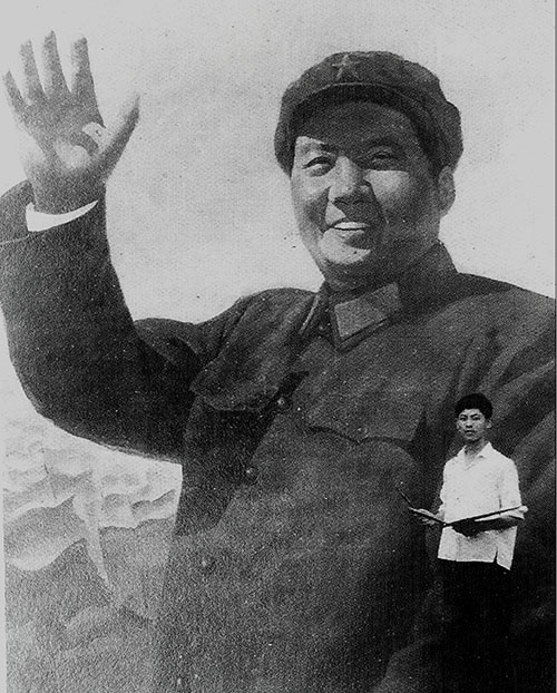 应天齐1966年在安徽繁昌县画主席像。(图片由作者提供)