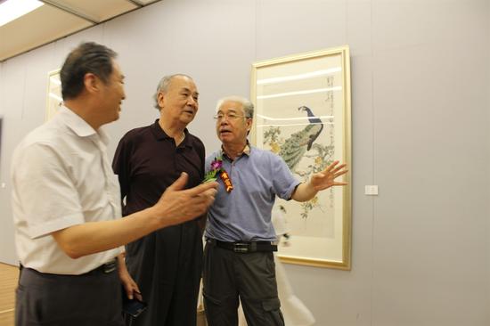 参观画展 (3)