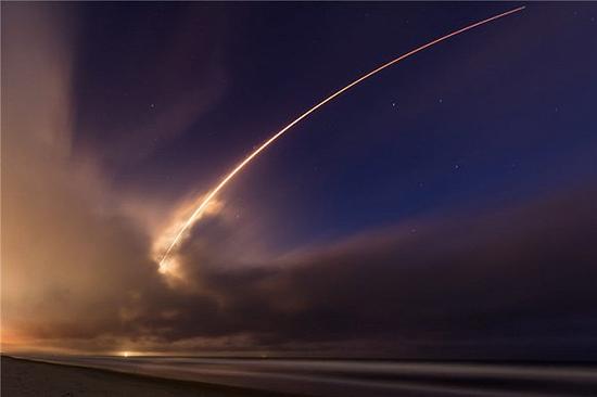 联合发射联盟所属的阿特拉斯-5型运载火箭搭载通信卫星Morelos-3，摄于2015年10月2日