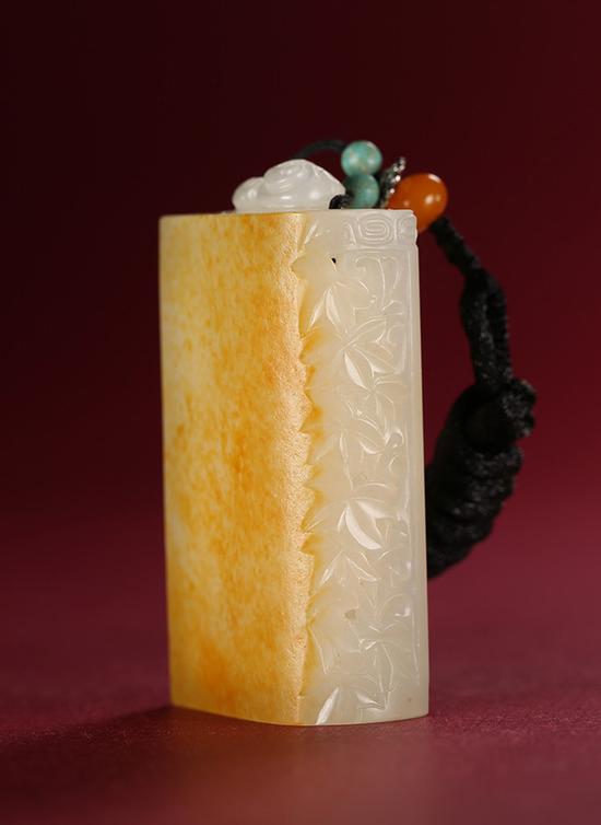 北京正道2015年品德(二)
钱建良 和田玉籽料凤仪香囊
成交价:¥52,000