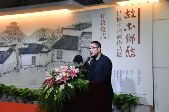 李学伟
