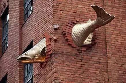 《鲑鱼雕塑》