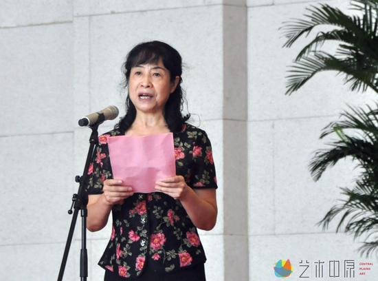 河南省文学艺术界联合会主席杨杰主持开幕式