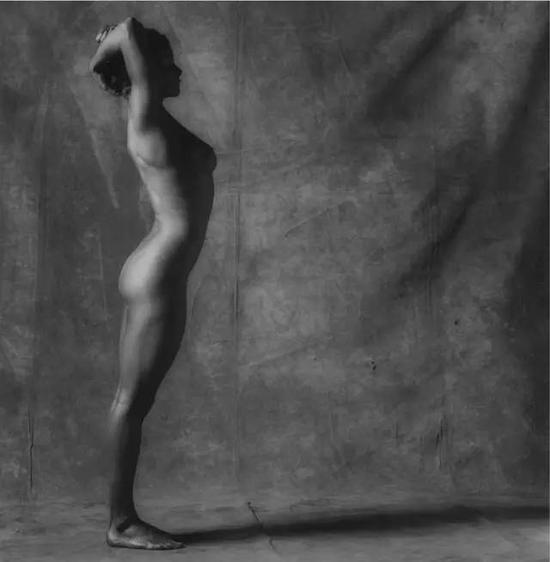 ▲ 罗伯特·梅普勒索普作品《丽莎·里昂》（Lisa Lyon），图片提供：Robert Mapplethorpe Foundation