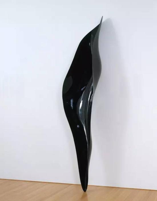 ▲ 田中信行 深域  287.5cm×50cm×57cm漆  麻布干漆 2007年