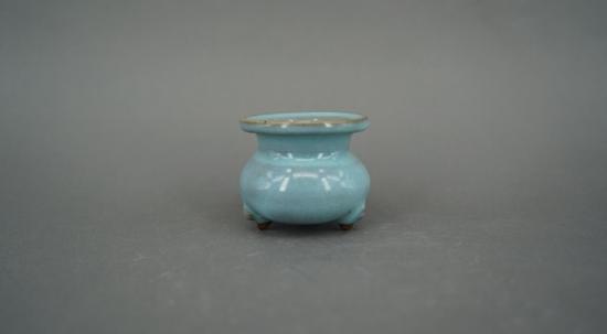 展品:天蓝釉鬲式炉 宋-金