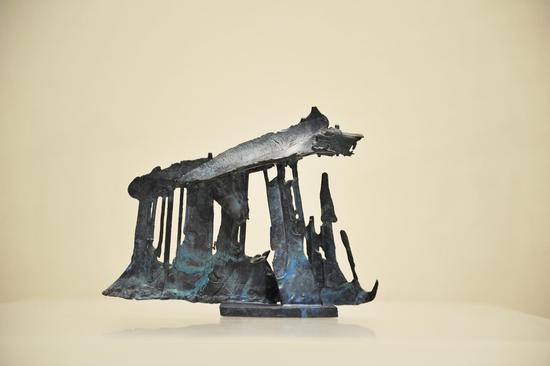 《舞台系列_3》2002 尺寸：17cm×23m×7cm 材料：铸铜化学上色