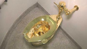 博物馆展18K金马桶：功能齐全