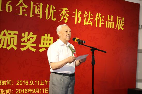 中国文化管理协会书画工作委员会名誉会长、中国文联原党组副书记、副主席高运甲发表讲话