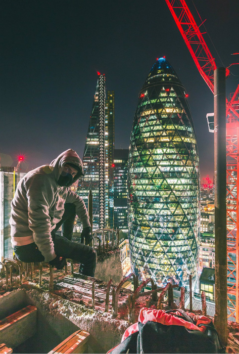 起重机和正在修建的建筑是伦敦楼顶摄影师的作品中主要的景色