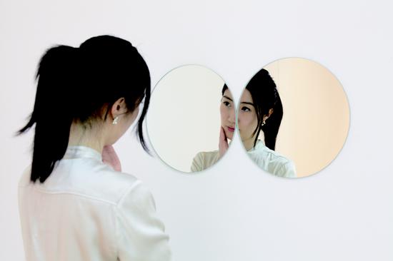 　　《“无题”(俄耳甫斯,两次)》
费利克斯·冈萨雷斯-托雷斯，1991年，镜子，总尺寸190.5 × 139.7厘米，两部分各190.5 × 64.8厘米。英国伦敦，私人收藏。 