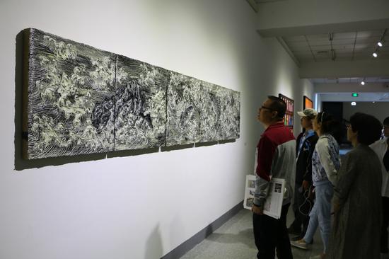 “海纳百川 壁立千仞”展览现场