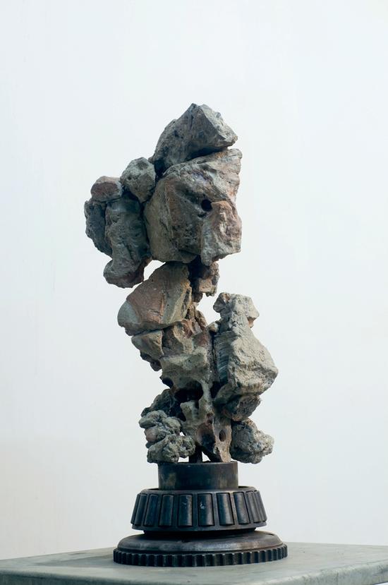 史金淞《千创园 叠石004》建筑残骸， 26×25×60cm ，2012年