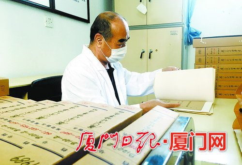 揭秘档案保管修复背后故事 厦门活历史在这里