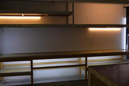 空象作品(布面丙烯 )展览现场