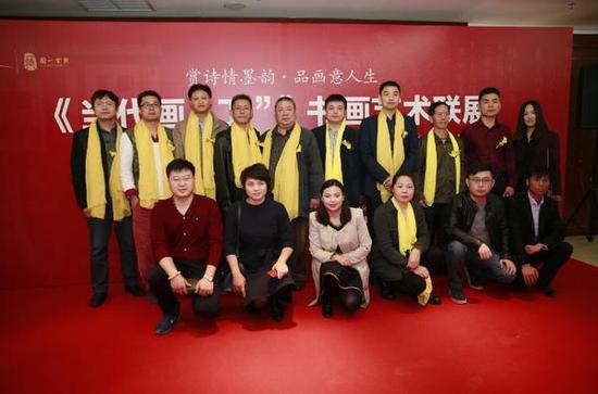 嘉宾与艺术家代表合影