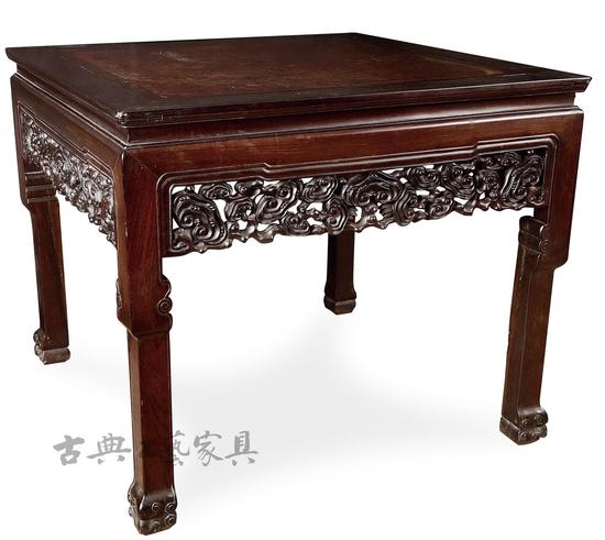 图4 红木雕灵芝纹镶瘿木芯方桌