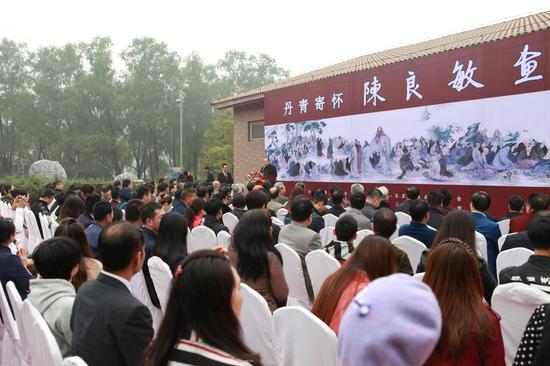 中国国家画院常务副院长卢禹舜代表国家画院为画展致辞