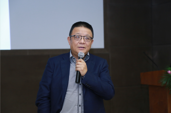 董事局主席和董事长的区别_痱子和湿疹的区别图片