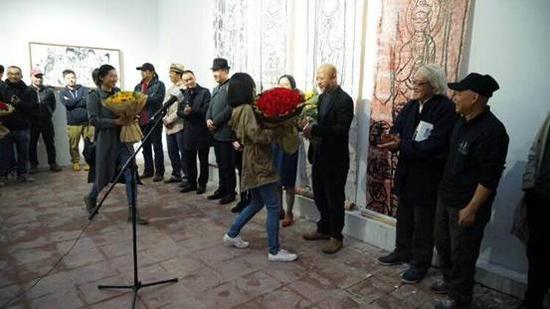 ��Ļ�ֳ�һ�˵�ѧ���׻�