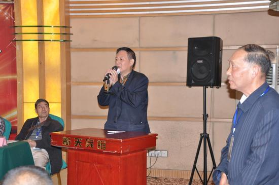 湖南省收藏协会会长张一兵先生宣布2016湖南长沙现代钱币收藏品交流会开幕