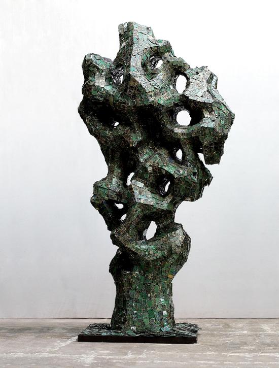 《另外的景观01》,材质:电子废弃物尺寸:130cmX120cmX245cm,年代:2008